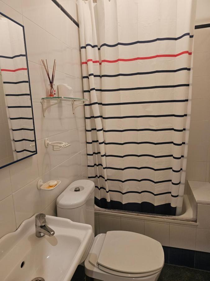 Habitacion Amplia Y Centrica En Piso Compartido А-Корунья Екстер'єр фото