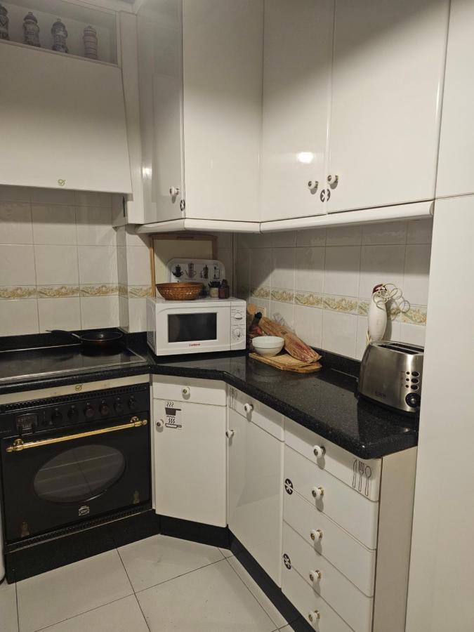Habitacion Amplia Y Centrica En Piso Compartido А-Корунья Екстер'єр фото