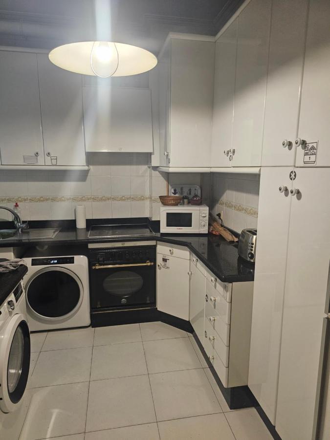 Habitacion Amplia Y Centrica En Piso Compartido А-Корунья Екстер'єр фото
