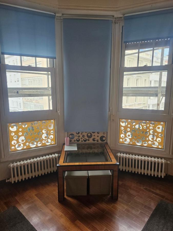 Habitacion Amplia Y Centrica En Piso Compartido А-Корунья Екстер'єр фото