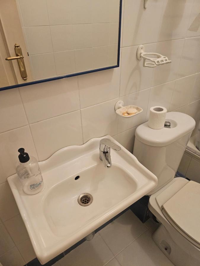 Habitacion Amplia Y Centrica En Piso Compartido А-Корунья Екстер'єр фото